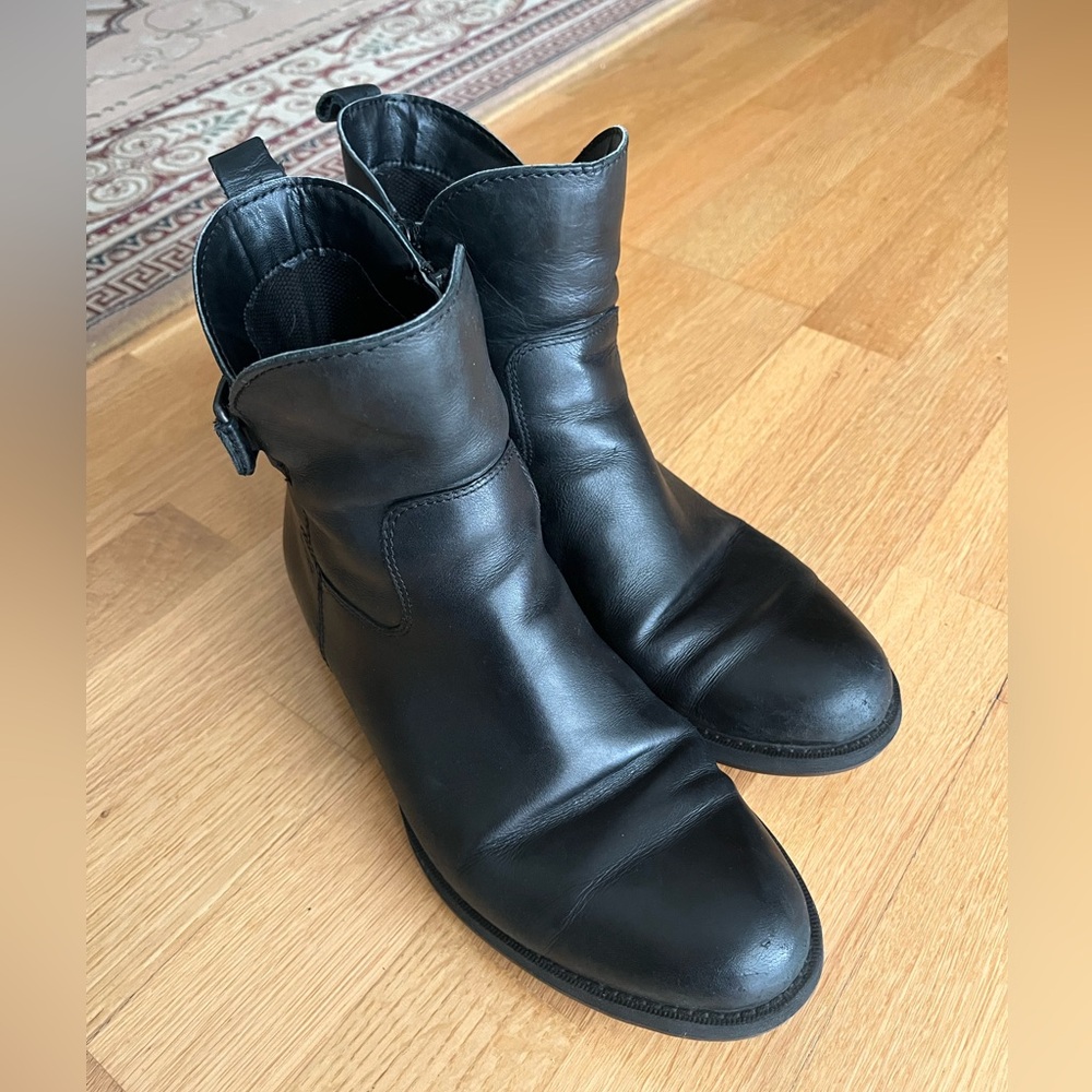 Ecco gotetex leather booties in black